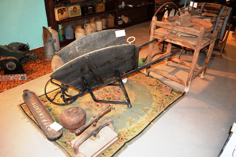 DSC_0067.JPG - Texas Historical rabbit processing plant - local memorabilia