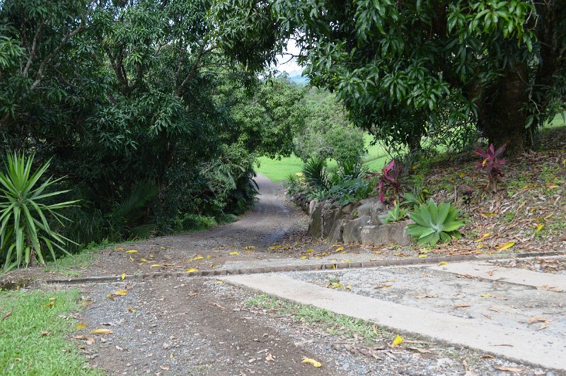 DSC_0013.JPG - Leaving down the driveway - a bit of a test for Casa