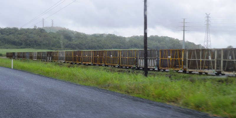 DSC_0039.JPG - Cane train carriages near Calen