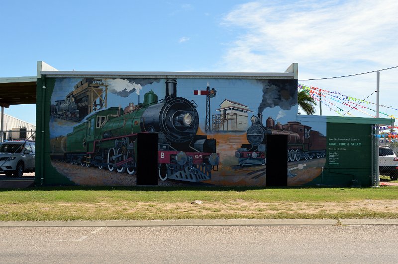DSC_0001.JPG - Bowen history in murals