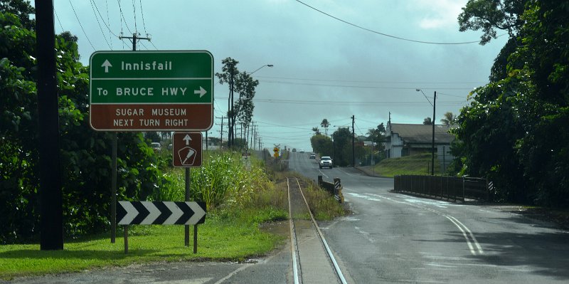 DSC_0014.JPG - Approaching Innisfail on the old Bruce Highway with cane train tracks beside the road 