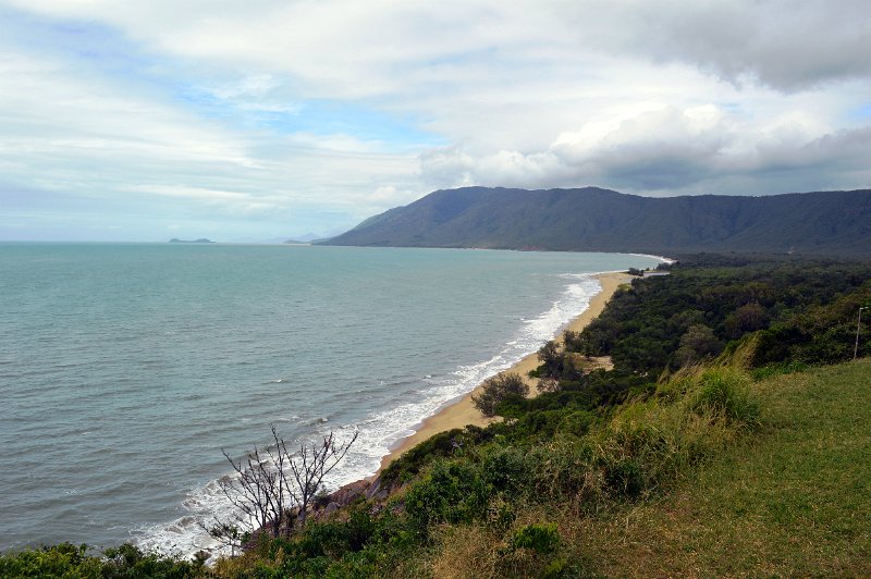 DSC_0021.JPG - Coastline between Cairns and Port Douglas