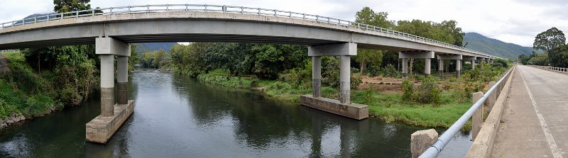 14Cairns2Pan05.JPG - Gordonvale - Mulgrave River with the old and new Bruce Highway bridges