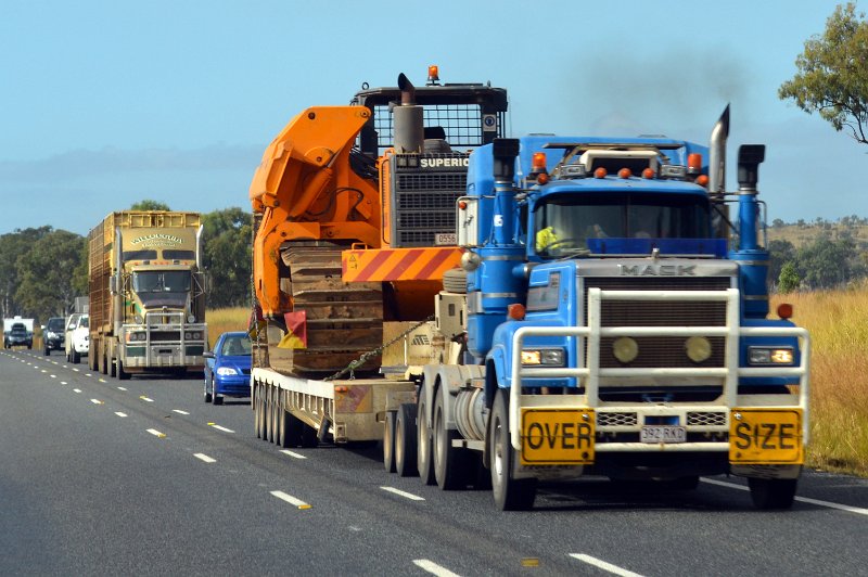 DSC_0176.JPG - Heavy mining equipment approaching Gladstone