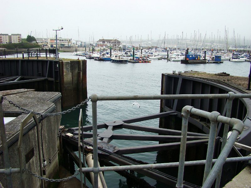 DSC01639.JPG - Plymouth harbour lock