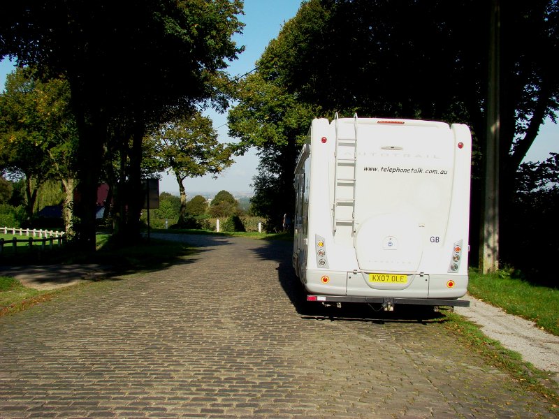 DSC03250.JPG - Cassel - cobbled streets