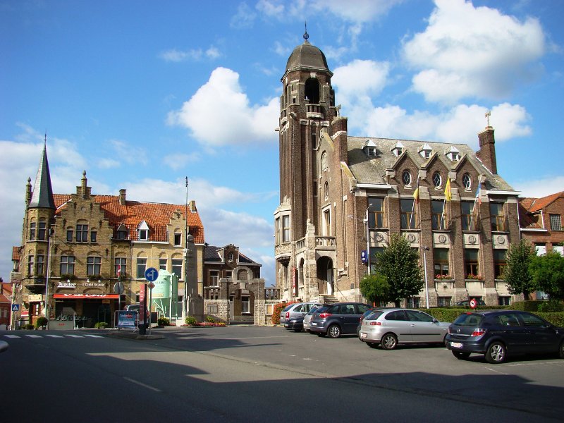 DSC03268.JPG - Warneton, Belgium builing on the left a hotel. Building on the right the Police Station